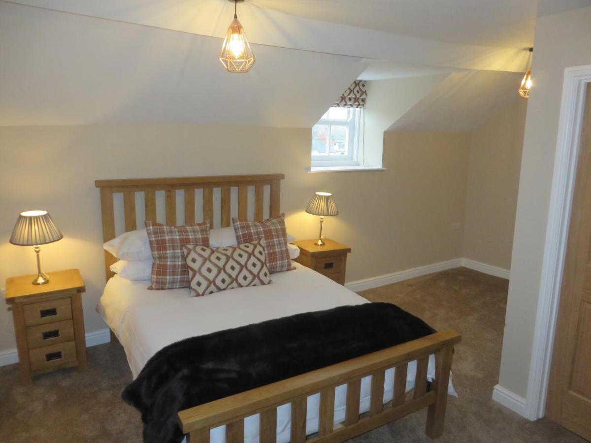 Отель The Kings Head Meifod Экстерьер фото