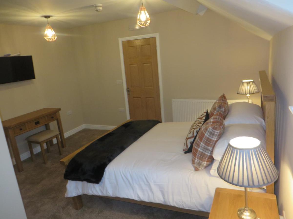 Отель The Kings Head Meifod Экстерьер фото