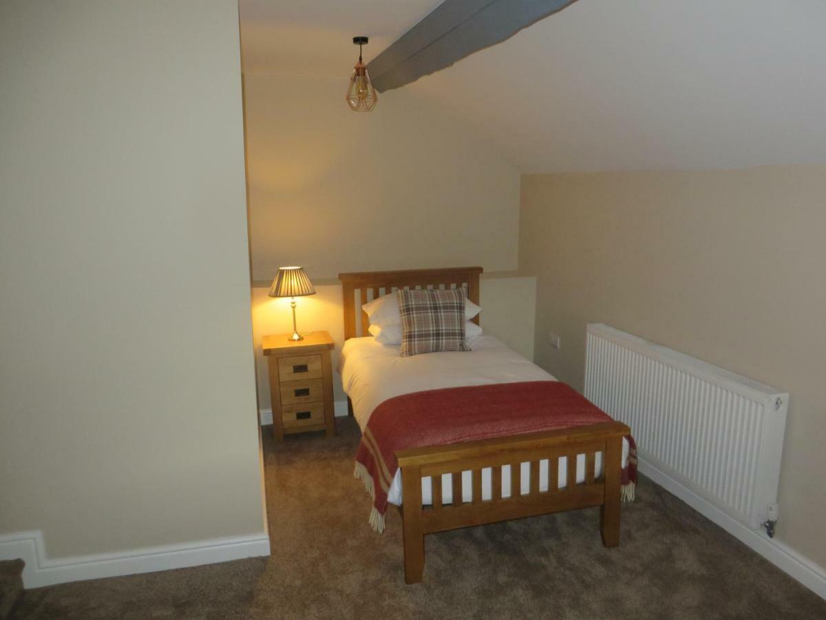 Отель The Kings Head Meifod Экстерьер фото