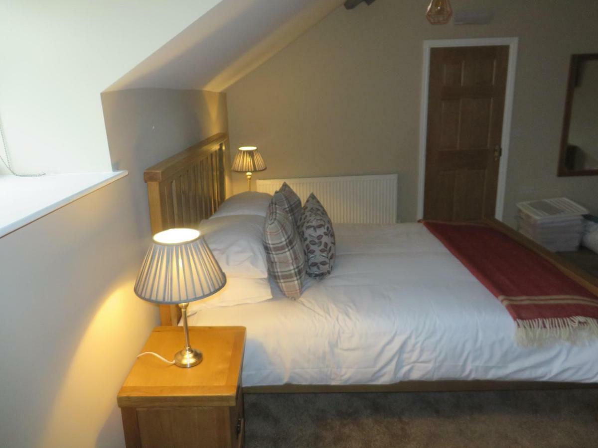 Отель The Kings Head Meifod Экстерьер фото